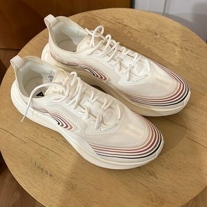 APL women’s streamline sneaker in ivory/chocolate/multi size 10